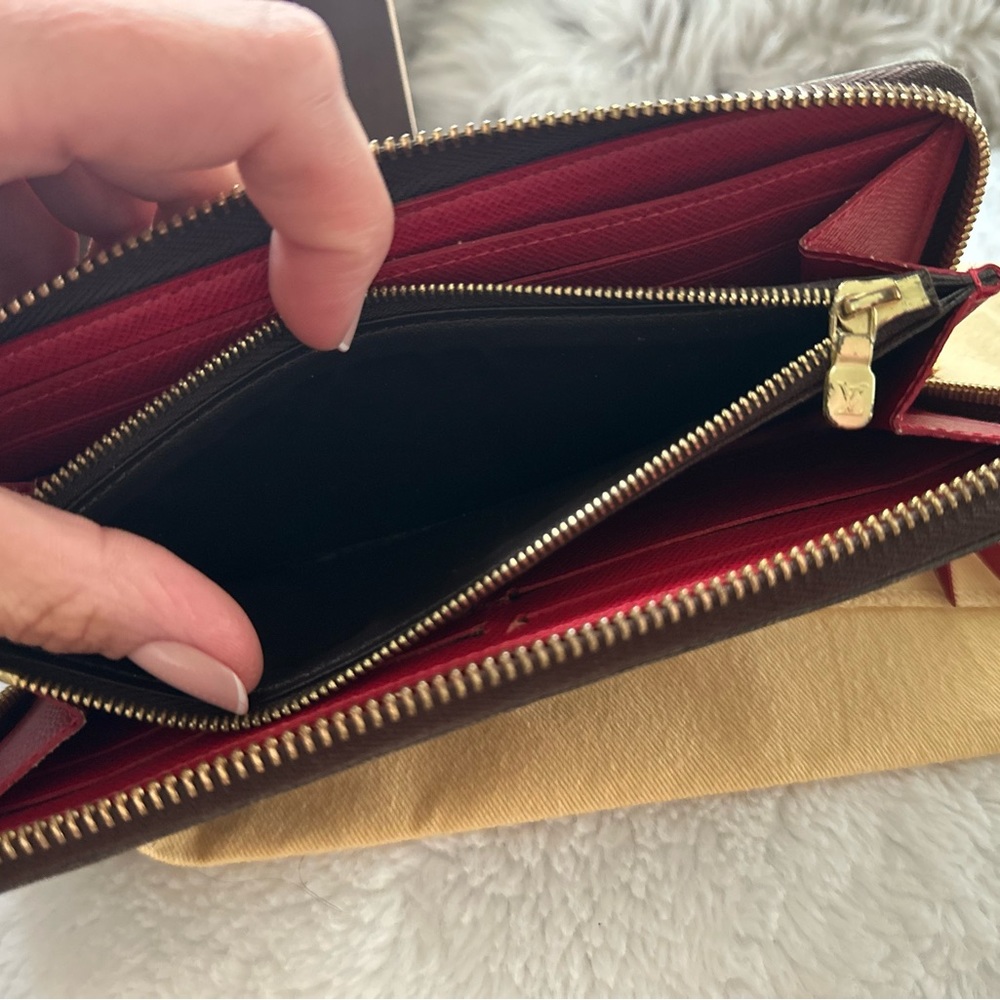 !!SOLD!!Louis Vuitton Damier Clemence Wallet - Picture 7 of 10